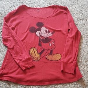 Mickey thermal top.